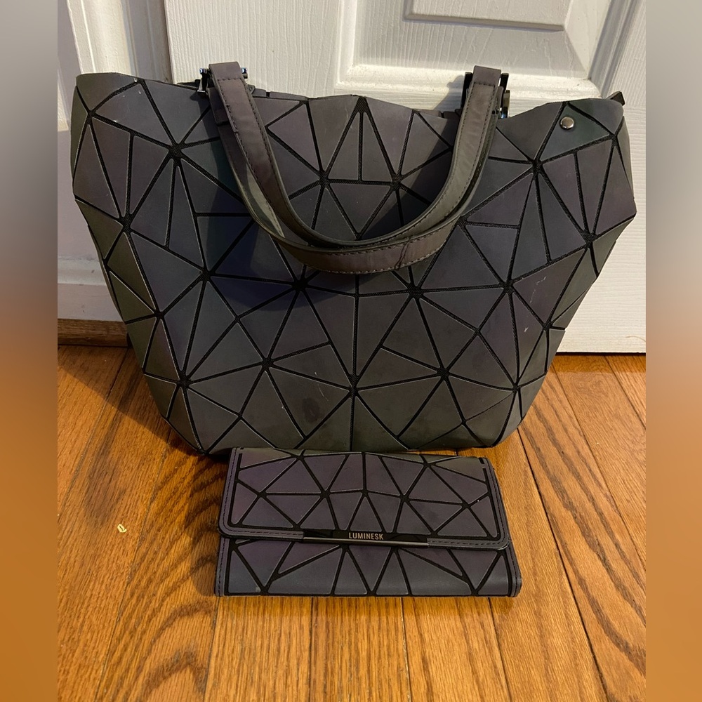 LOVEVOOK Bag With Coordinating Luminesk Long Wallet